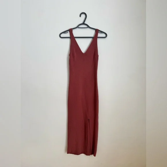 Dex Ribbed V-Neck Maxi Dress in Burgundy - Picture 2 of 6